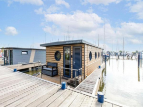 Comfortable houseboat in Volendam Marina